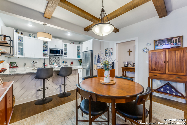 Listing photo id 7 for 2045 Mistletoe Ave W