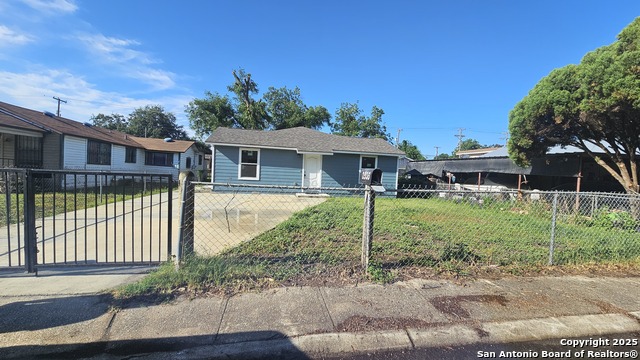 Image 2 of 25 For 2936 W Gerald Ave