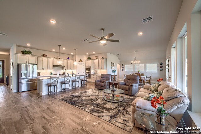 Listing photo id 4 for 14815 Highdere