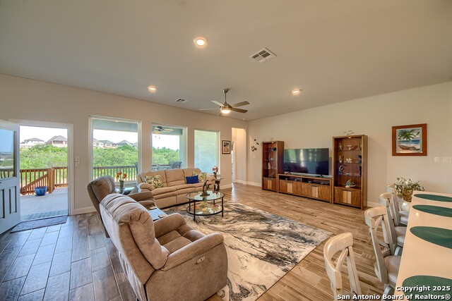 Listing photo id 6 for 14815 Highdere