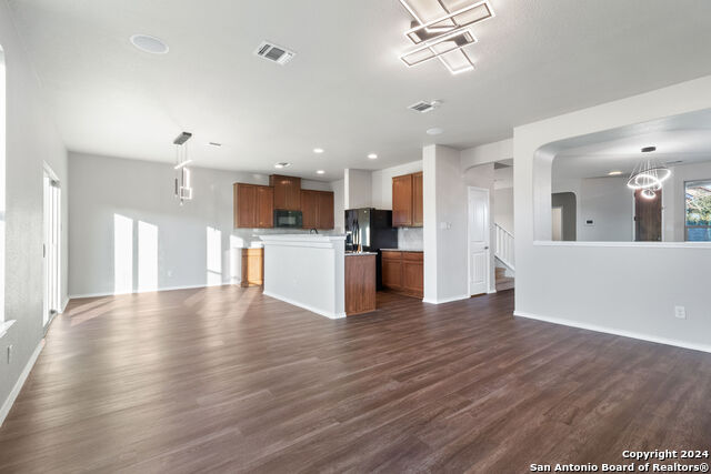 Listing photo id 3 for 9838 Balboa Is