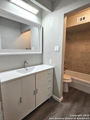 Image 10 of 14 For 2811 Woodbury Dr  302