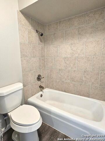 Image 11 of 14 For 2811 Woodbury Dr  302