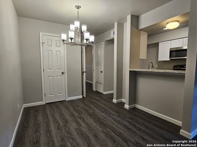 Image 3 of 14 For 2811 Woodbury Dr  302