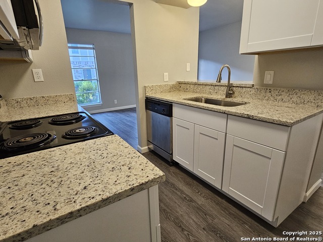 Image 7 of 14 For 2811 Woodbury Dr  302
