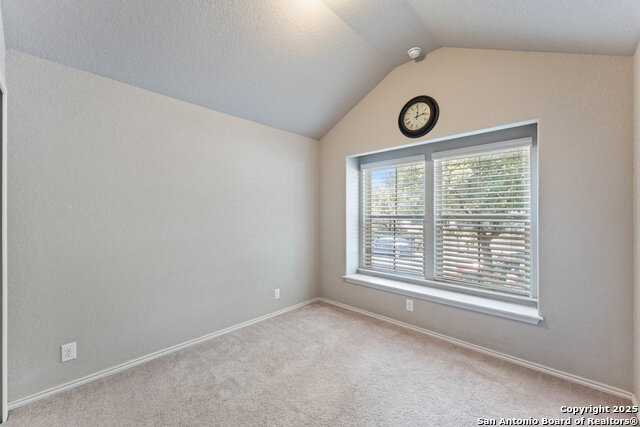 Listing photo id 9 for 7226 Sunny Day