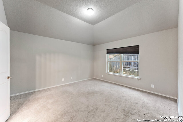 Listing photo id 12 for 7226 Sunny Day