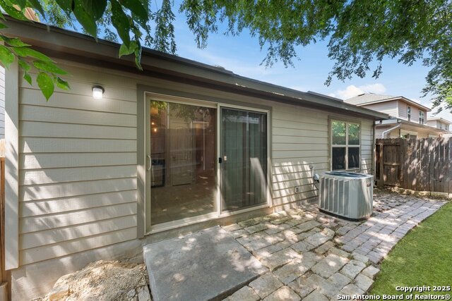Listing photo id 16 for 7226 Sunny Day