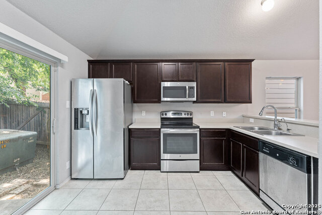 Listing photo id 5 for 7226 Sunny Day