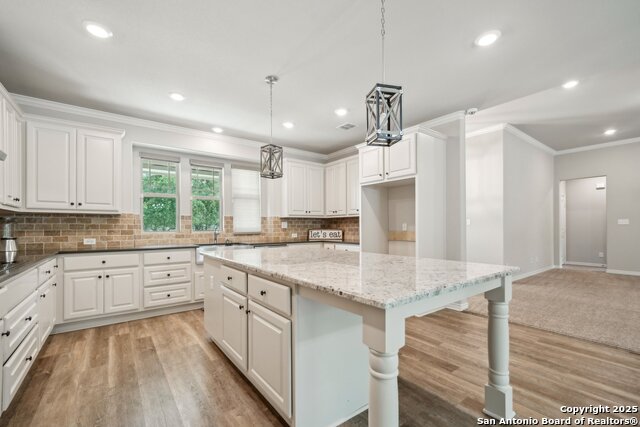 Listing photo id 8 for 4049 Hickory Forrest