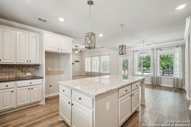 Listing photo id 9 for 4049 Hickory Forrest