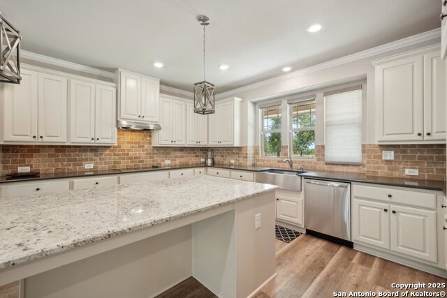 Listing photo id 10 for 4049 Hickory Forrest
