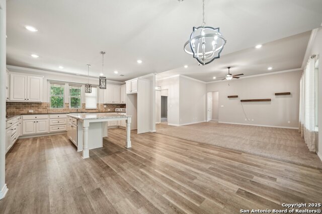 Listing photo id 12 for 4049 Hickory Forrest