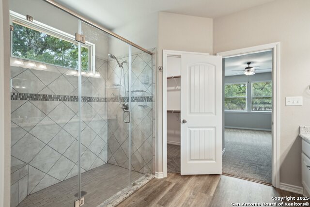 Listing photo id 18 for 4049 Hickory Forrest