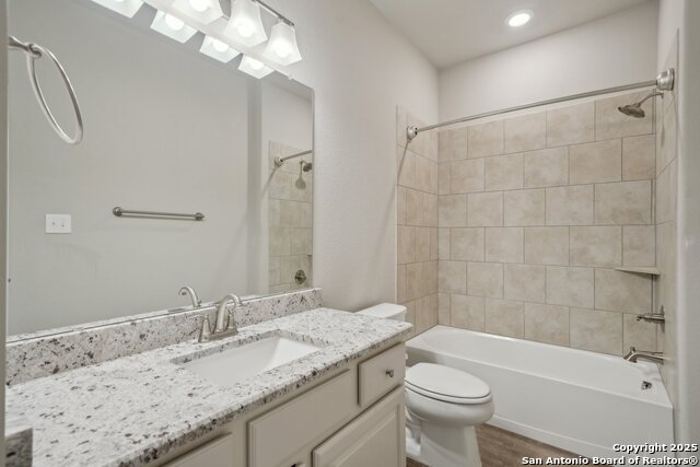 Listing photo id 25 for 4049 Hickory Forrest