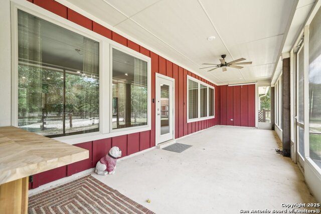 Listing photo id 27 for 4049 Hickory Forrest