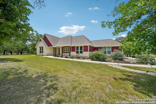Listing photo id 1 for 4049 Hickory Forrest
