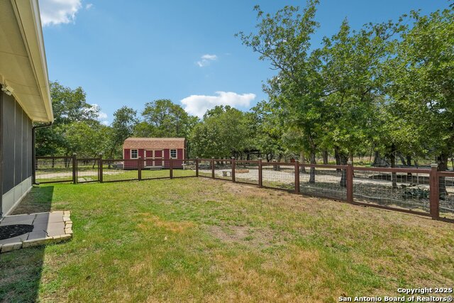 Listing photo id 29 for 4049 Hickory Forrest