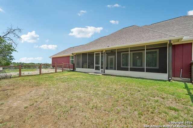 Listing photo id 30 for 4049 Hickory Forrest
