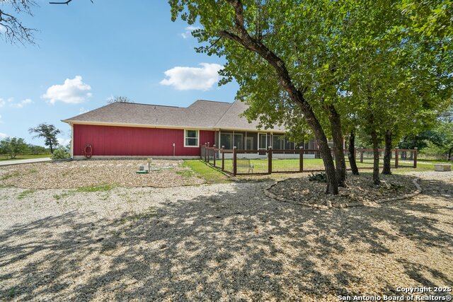 Listing photo id 31 for 4049 Hickory Forrest