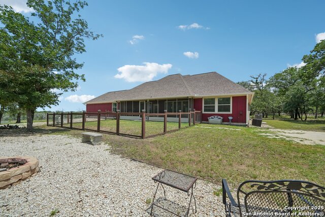 Listing photo id 32 for 4049 Hickory Forrest