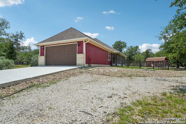 Listing photo id 33 for 4049 Hickory Forrest