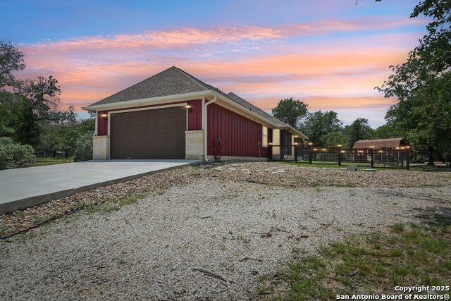 Listing photo id 34 for 4049 Hickory Forrest