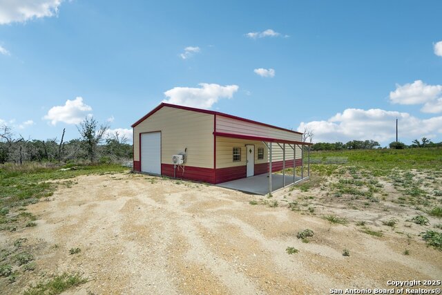 Listing photo id 35 for 4049 Hickory Forrest