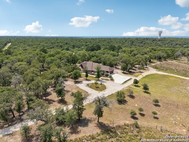 Listing photo id 39 for 4049 Hickory Forrest