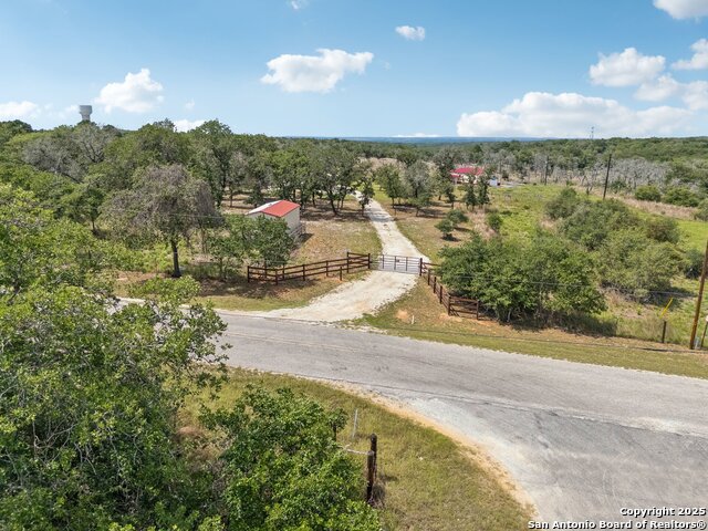 Listing photo id 40 for 4049 Hickory Forrest