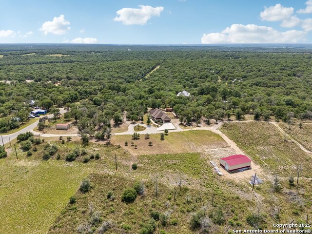 Listing photo id 41 for 4049 Hickory Forrest