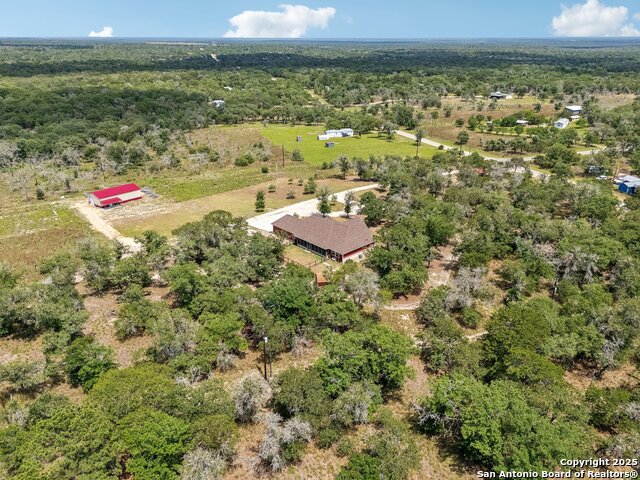 Listing photo id 42 for 4049 Hickory Forrest