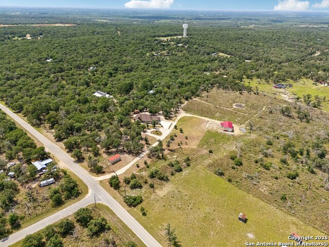 Listing photo id 48 for 4049 Hickory Forrest