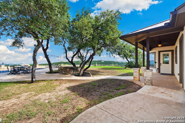 Image 28 of 54 For 15311 Escarpment Oak