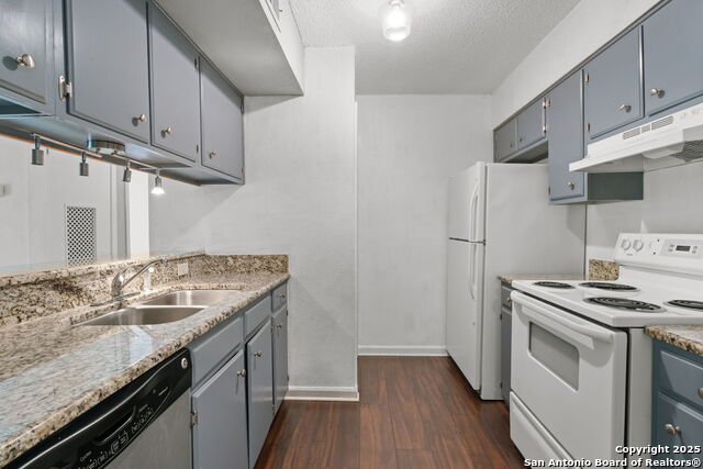 Listing photo id 8 for 1819 Babcock Rd 306