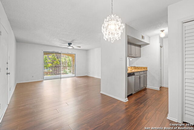 Listing photo id 9 for 1819 Babcock Rd 306