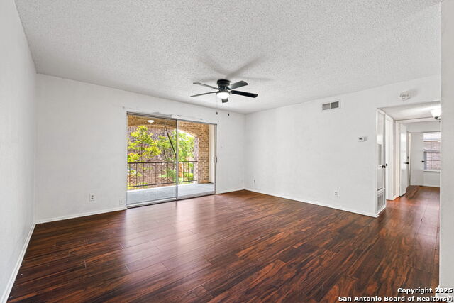 Listing photo id 10 for 1819 Babcock Rd 306