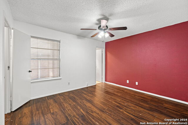Listing photo id 13 for 1819 Babcock Rd 306
