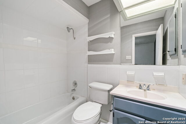 Listing photo id 17 for 1819 Babcock Rd 306