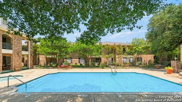 Listing photo id 22 for 1819 Babcock Rd 306