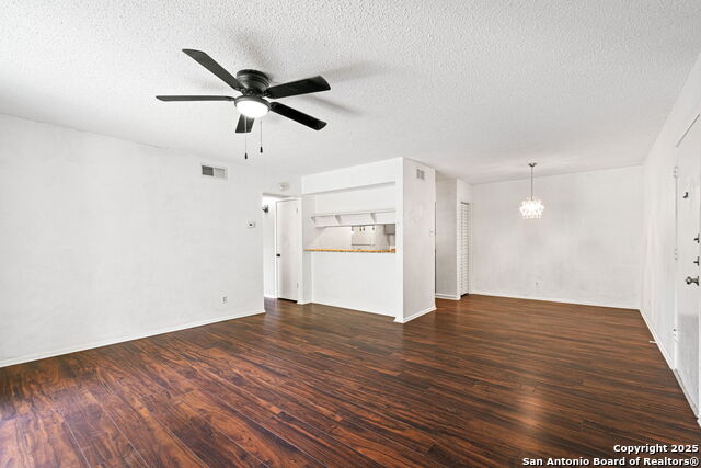 Listing photo id 2 for 1819 Babcock Rd 306