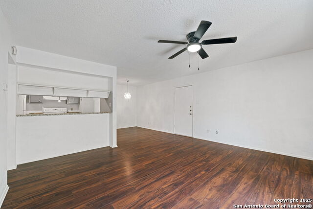 Listing photo id 3 for 1819 Babcock Rd 306