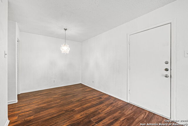 Listing photo id 4 for 1819 Babcock Rd 306