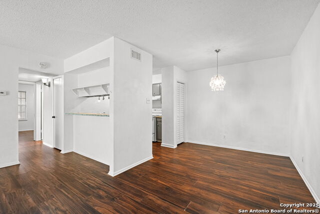 Listing photo id 5 for 1819 Babcock Rd 306