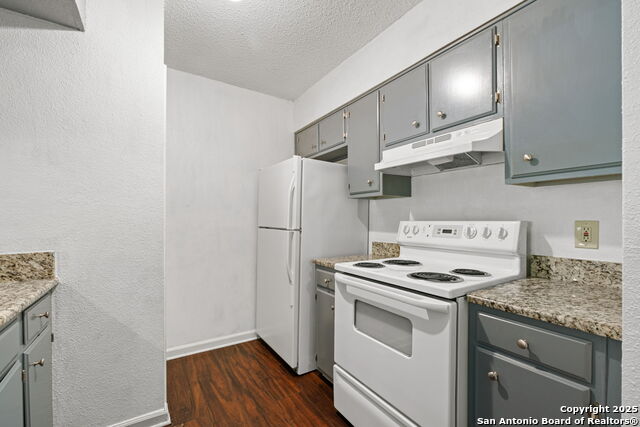Listing photo id 6 for 1819 Babcock Rd 306