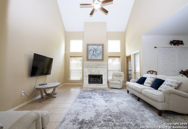 Image 4 of 30 For 8219 Wayside Crk