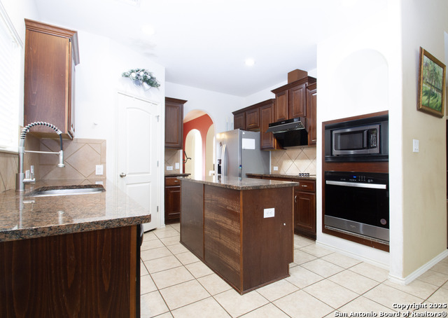 Image 9 of 30 For 8219 Wayside Crk