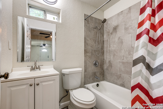 Image 18 of 25 For 415 Elmwood  