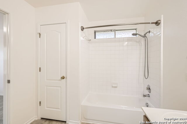 Listing photo id 13 for 9215 Granberry