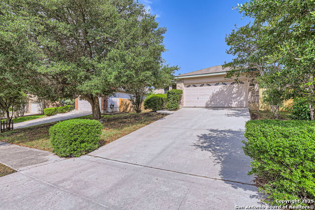 Listing photo id 1 for 9215 Granberry